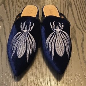NWOB Mavirs Navy Velvet Embroidered Pointed Toe Mules